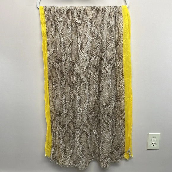 Banana Republic Ciara Snake Print Lightweight Scarf - Picture 4 of 8